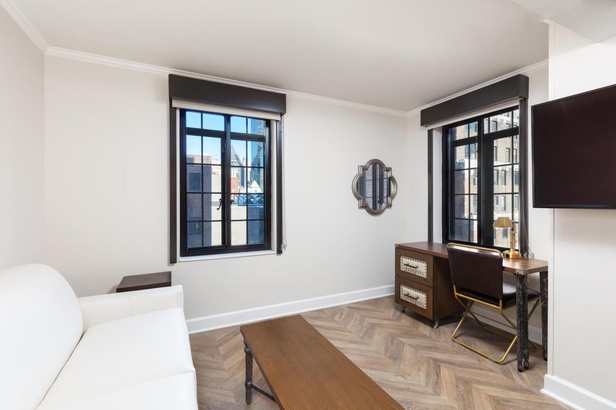 Luxe One Bedroom Queen Suite