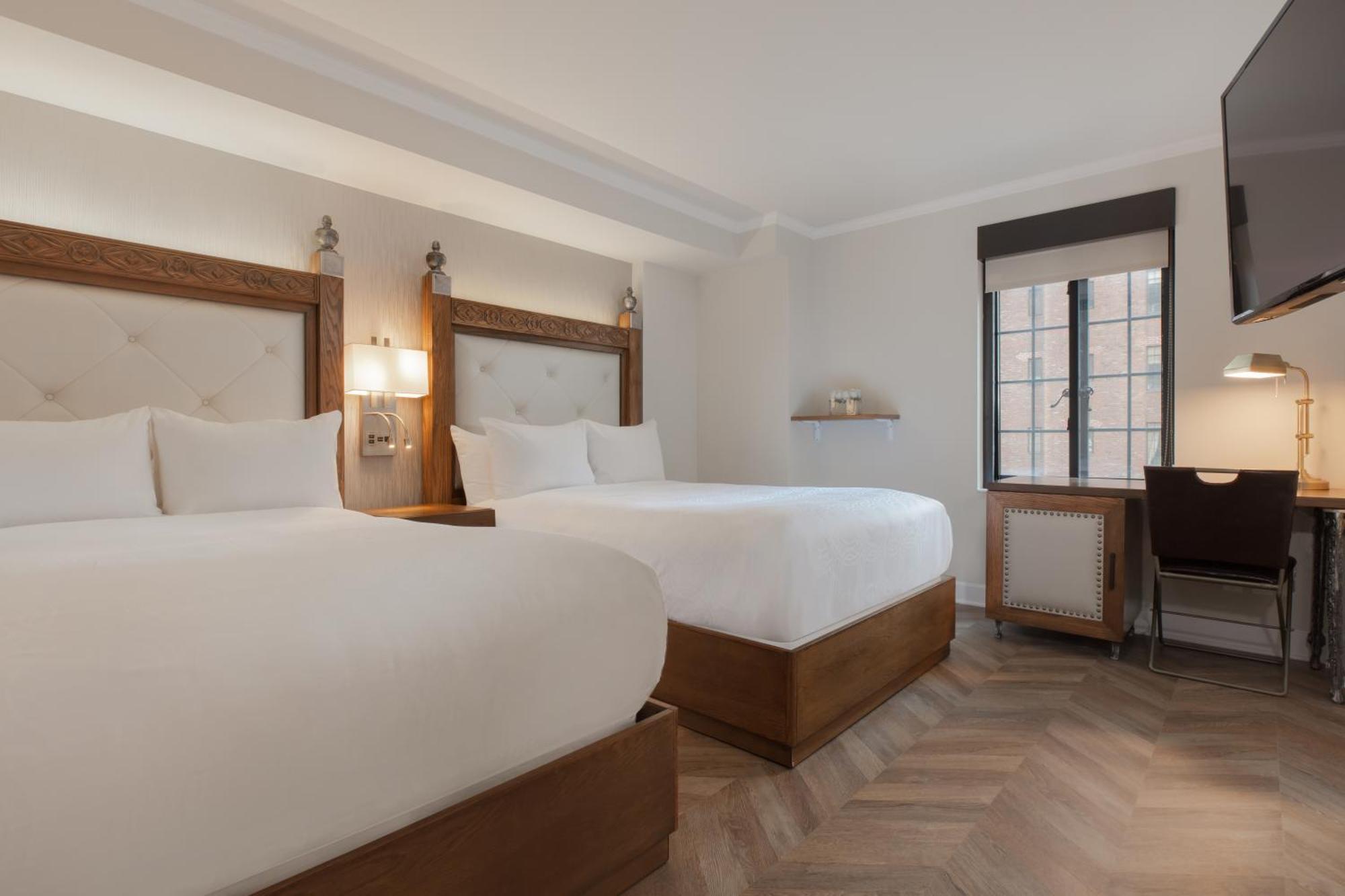 Luxe Two Queen Beds Balcony