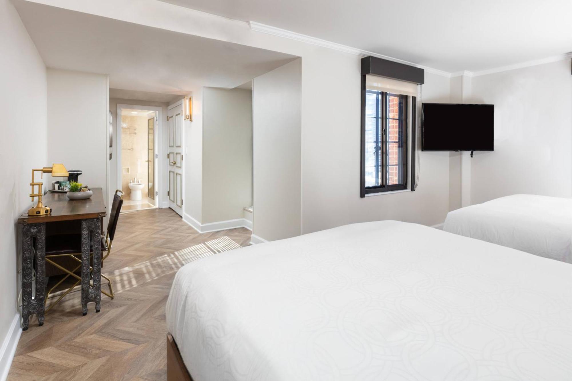 Luxe Two Queen Beds Balcony